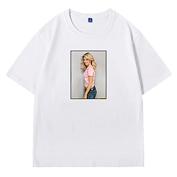 Elizabeth Banks starred in the Pitch Perfect movies Elizabeth Banks T-Shirts