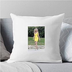 Elizabeth Banks directed the film Charlie's Angels Elizabeth Banks Pillows Cover