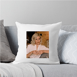 Elizabeth Banks directed the movie Pitch Perfect 2 Elizabeth Banks Pillows Cover