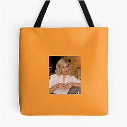 Elizabeth Banks directed the movie Pitch Perfect 2 Elizabeth Banks Bags
