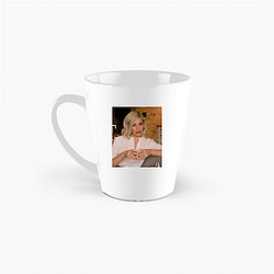 Elizabeth Banks directed the movie Pitch Perfect 2 Elizabeth Banks Mugs