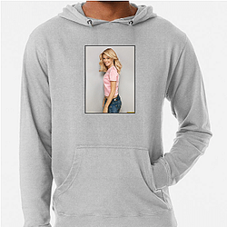 Elizabeth Banks starred in the Pitch Perfect movies Elizabeth Banks Hoodies
