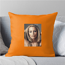 Elizabeth Banks is a versatile talent Elizabeth Banks Pillows Cover
