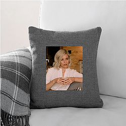Elizabeth Banks directed the movie Pitch Perfect 2 Elizabeth Banks Pillows Cover