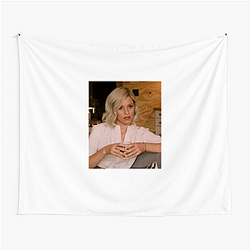 Elizabeth Banks directed the movie Pitch Perfect 2 Elizabeth Banks Tapestries