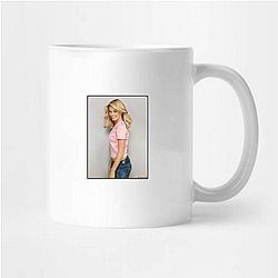 Elizabeth Banks starred in the Pitch Perfect movies Elizabeth Banks Mugs