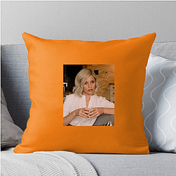 Elizabeth Banks directed the movie Pitch Perfect 2 Elizabeth Banks Pillows Cover