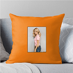 Elizabeth Banks starred in the Pitch Perfect movies Elizabeth Banks Pillows Cover