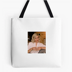 Elizabeth Banks directed the movie Pitch Perfect 2 Elizabeth Banks Bags