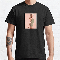 Elizabeth Banks is known for her role in The Hunger Games Elizabeth Banks T-Shirts