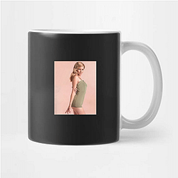 Elizabeth Banks is known for her role in The Hunger Games Elizabeth Banks Mugs