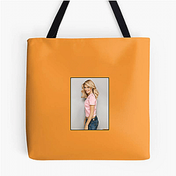 Elizabeth Banks starred in the Pitch Perfect movies Elizabeth Banks Bags