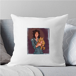 Ellen Ripley becomes a mother figure to a young girl Ellen Ripley Pillows Cover