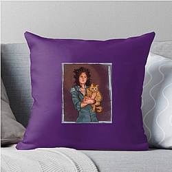 Ellen Ripley becomes a mother figure to a young girl Ellen Ripley Pillows Cover