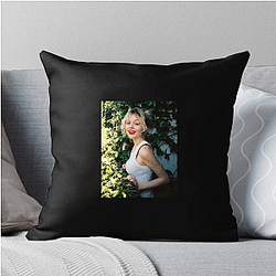 Teen Drama Face Emily Alyn Lind Pillows Cover