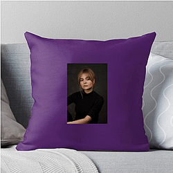 Breakout Performer Emily Alyn Lind Pillows Cover
