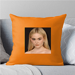 Young Prodigy Emily Alyn Lind Pillows Cover
