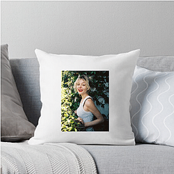 Teen Drama Face Emily Alyn Lind Pillows Cover