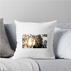 Rising Starlet Emily Alyn Lind Pillows Cover
