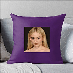 Young Prodigy Emily Alyn Lind Pillows Cover