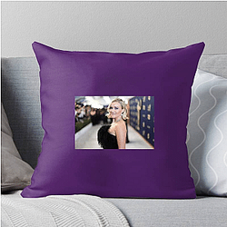Red Carpet Queen Emily Osment Pillows Cover