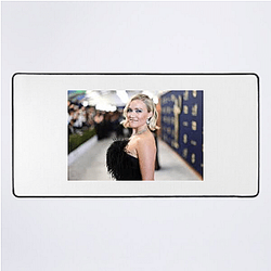 Red Carpet Queen Emily Osment Mouse Pads