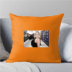 Red Carpet Queen Emily Osment Pillows Cover