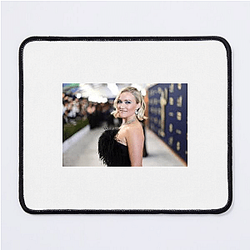 Red Carpet Queen Emily Osment Mouse Pads