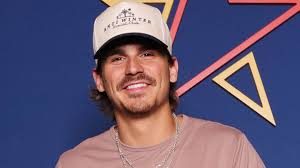 Tucker Wetmore Extends Sold-Out Tour Waves on a Sunset Tour 2025 Announced