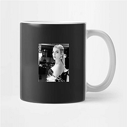 Emma Roberts' aunt is actress Julia Roberts Emma Roberts Mugs