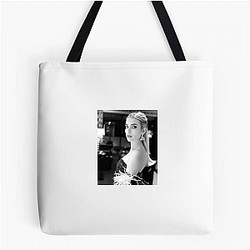 Emma Roberts' aunt is actress Julia Roberts Emma Roberts Bags