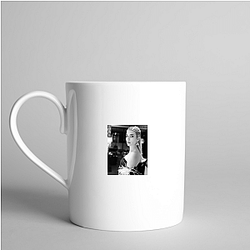 Emma Roberts' aunt is actress Julia Roberts Emma Roberts Mugs