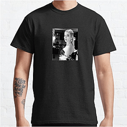 Emma Roberts' aunt is actress Julia Roberts Emma Roberts T-Shirts
