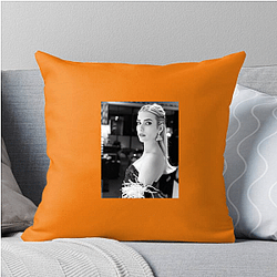 Emma Roberts' aunt is actress Julia Roberts Emma Roberts Pillows Cover