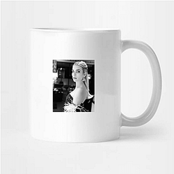 Emma Roberts' aunt is actress Julia Roberts Emma Roberts Mugs