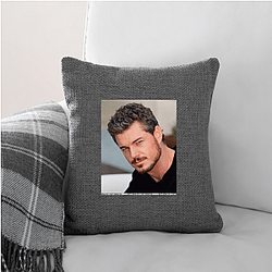Eric Dane is a prominent TV actor Eric Dane Pillows Cover