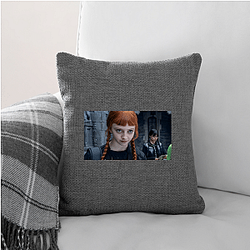 Red Carpet Queen Evie Templeton Pillows Cover