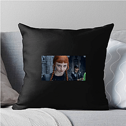 Red Carpet Queen Evie Templeton Pillows Cover