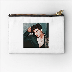 Finn Wittrock is a Juilliard graduate Finn Wittrock Zipper Pouches