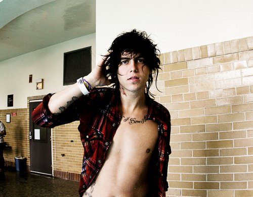Kellin Quinns Most Iconic Moments in Music and Fashion
