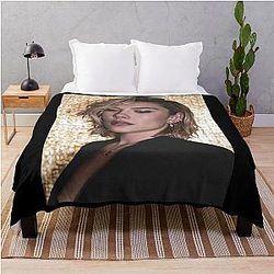 florence pugh Throw Blanket