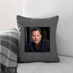 Chart-Topping Artist Gary Allan Pillows Cover
