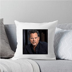 Chart-Topping Artist Gary Allan Pillows Cover