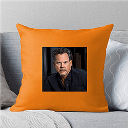 Chart-Topping Artist Gary Allan Pillows Cover