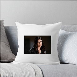Red Carpet Queen Genevieve Padalecki Pillows Cover