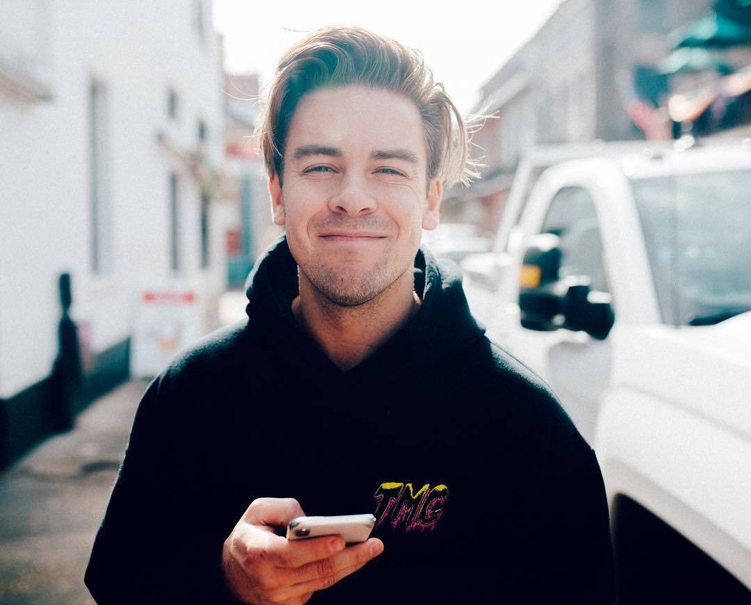 The Comedy Genius Behind TMG and Internet Commentary