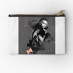 Gigi Hadid Digital Manipulation and Bella Hadid Zipper Pouch