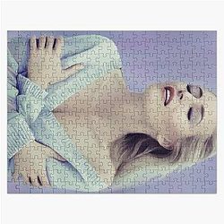 Gillian Anderson painting Jigsaw Puzzles