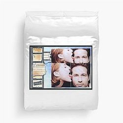 David Duchovny and Gillian Anderson iconic photoshoot.