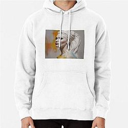 Dynamic portrait of Gwen Stefani Pullover Hoodie